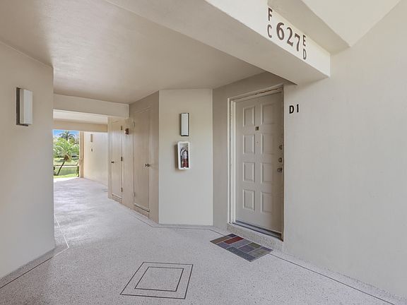 5th image of 627 Sea Pine Way #D1
