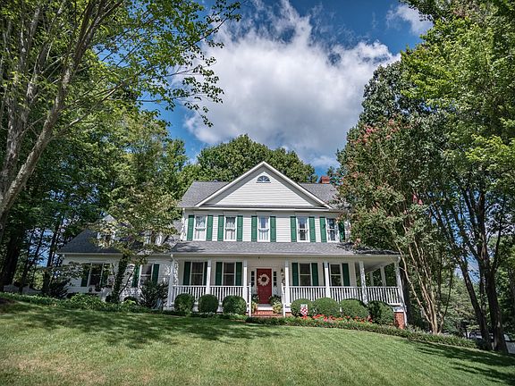 2nd image of 102 Windsor Ct
