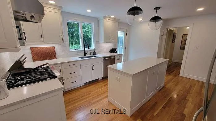 35 Bay State Rd — Photo 4