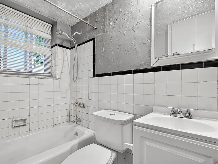 2715 Noble Rd #6 — Photo 11