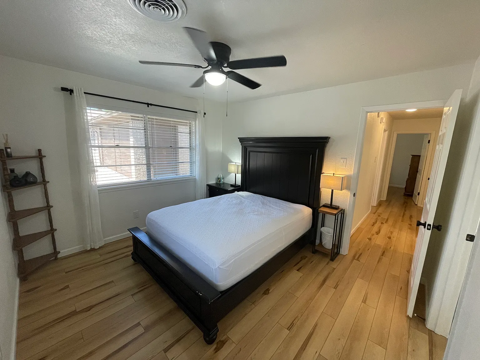3 bed, 1.5 bath, 1228 sqft, $1,500 — Photo 4
