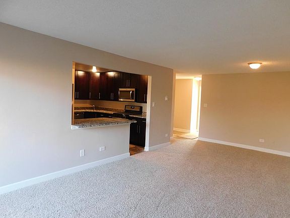 3rd image of 1005 Centurion Ln APT 6