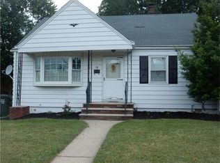 18 Eberly Pl, Fords, NJ 08863