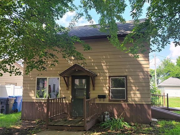 2nd image of 309 1st St SE