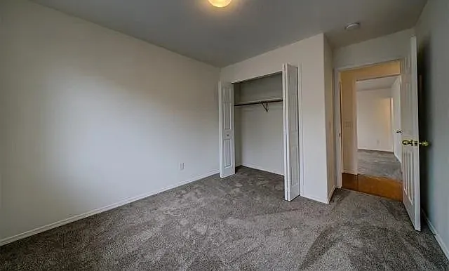 3 bed, 2111 sqft, $2,700 — Photo 2