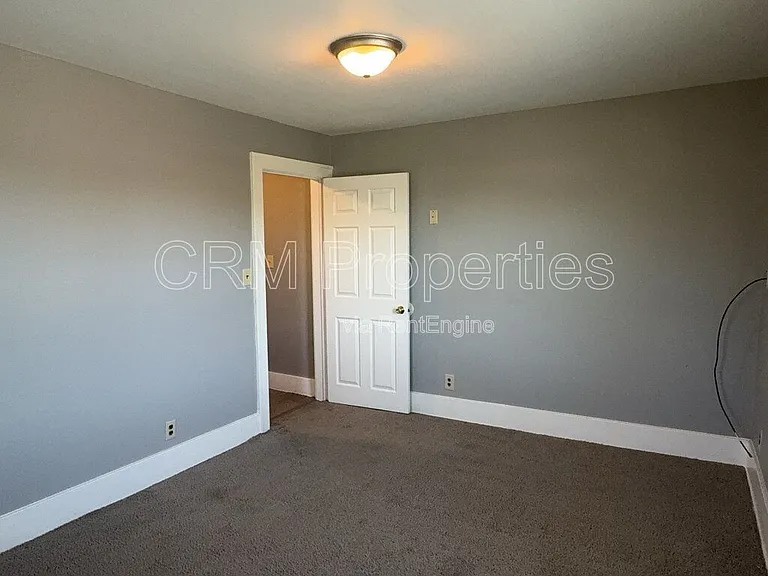 809 N Webster St — Photo 13