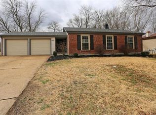 110 Oak Dr, Saint Peters, MO 63376