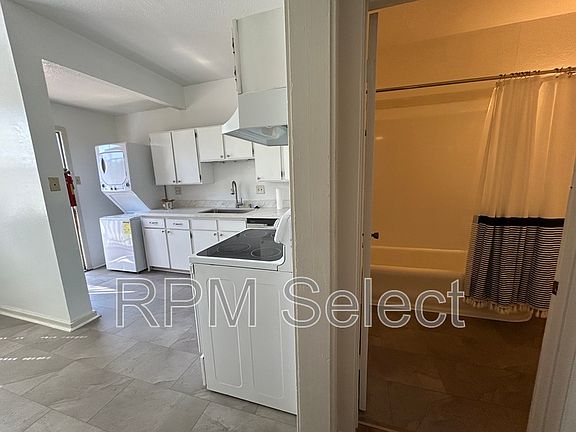 4th image of 2210 O St APT B