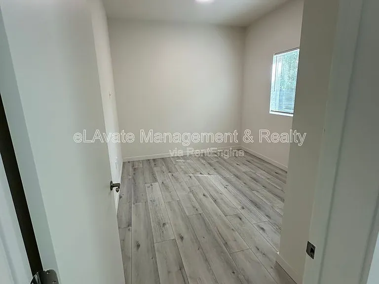 1120 E 25th St #102 — Photo 5