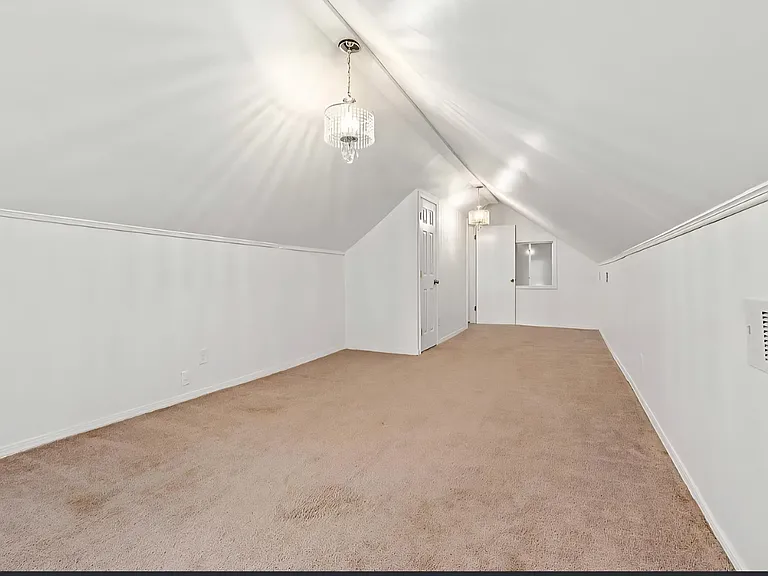 24 Houston St — Photo 19