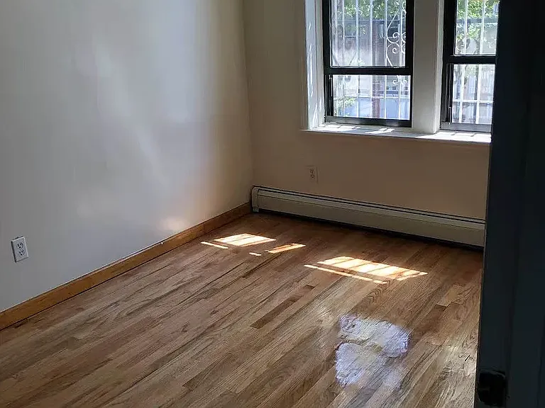 927 43rd St #2F — Photo 6