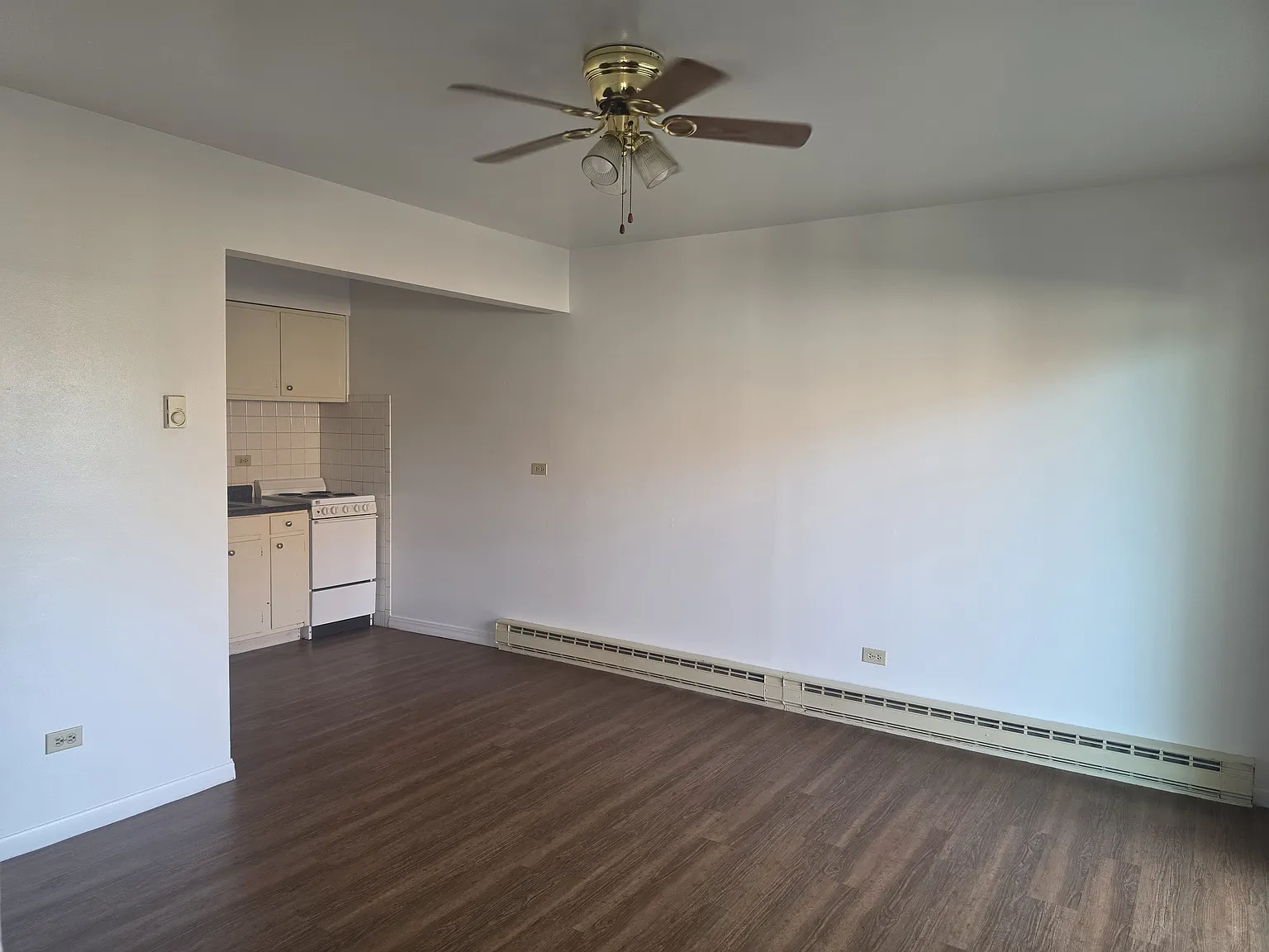 Studio, $725 — Photo 2