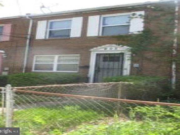 3rd image of 905 Bellevue St SE