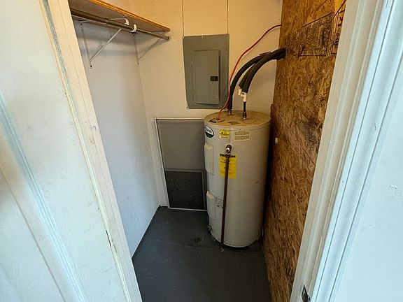 2nd image of 300 N Jefferson St #5