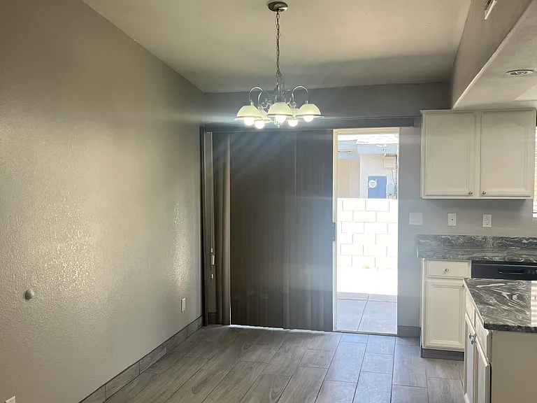 1950 Davis Ave — Photo 18