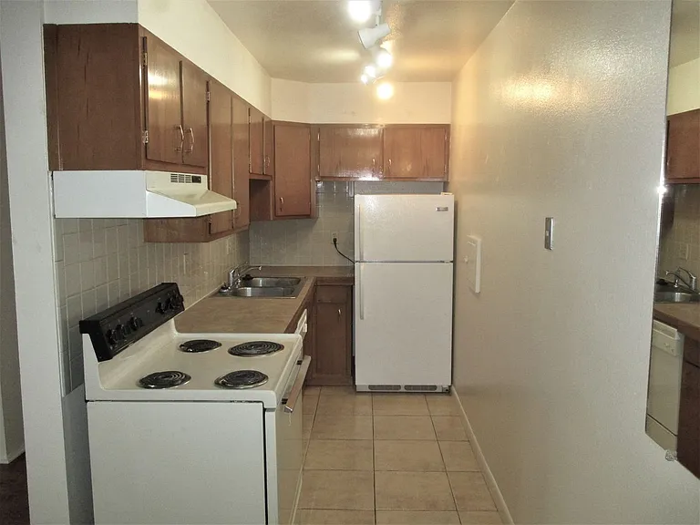 2939 Marine Street — Photo 45