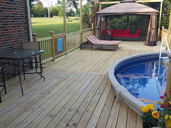Deck and Pool added 2015