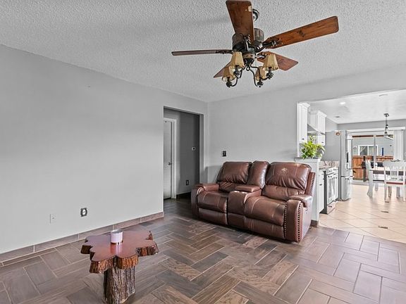2nd image of 805 Sunvista Dr