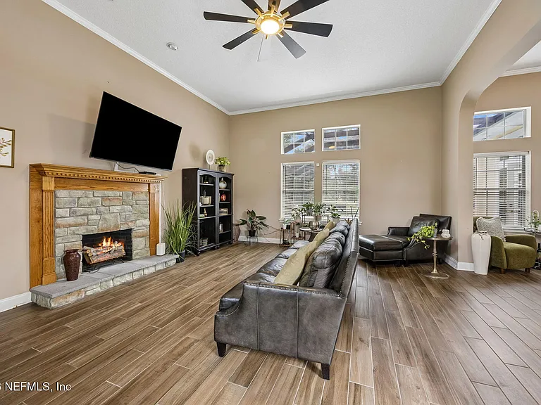 8342 Amherst Hills Ln — Photo 11