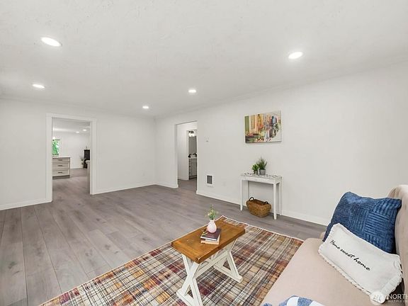5th image of 10112 SE 200th St
