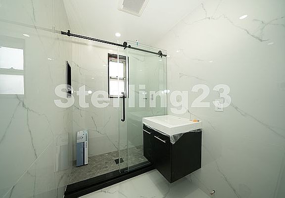 4th image of 20-11 21st St #3