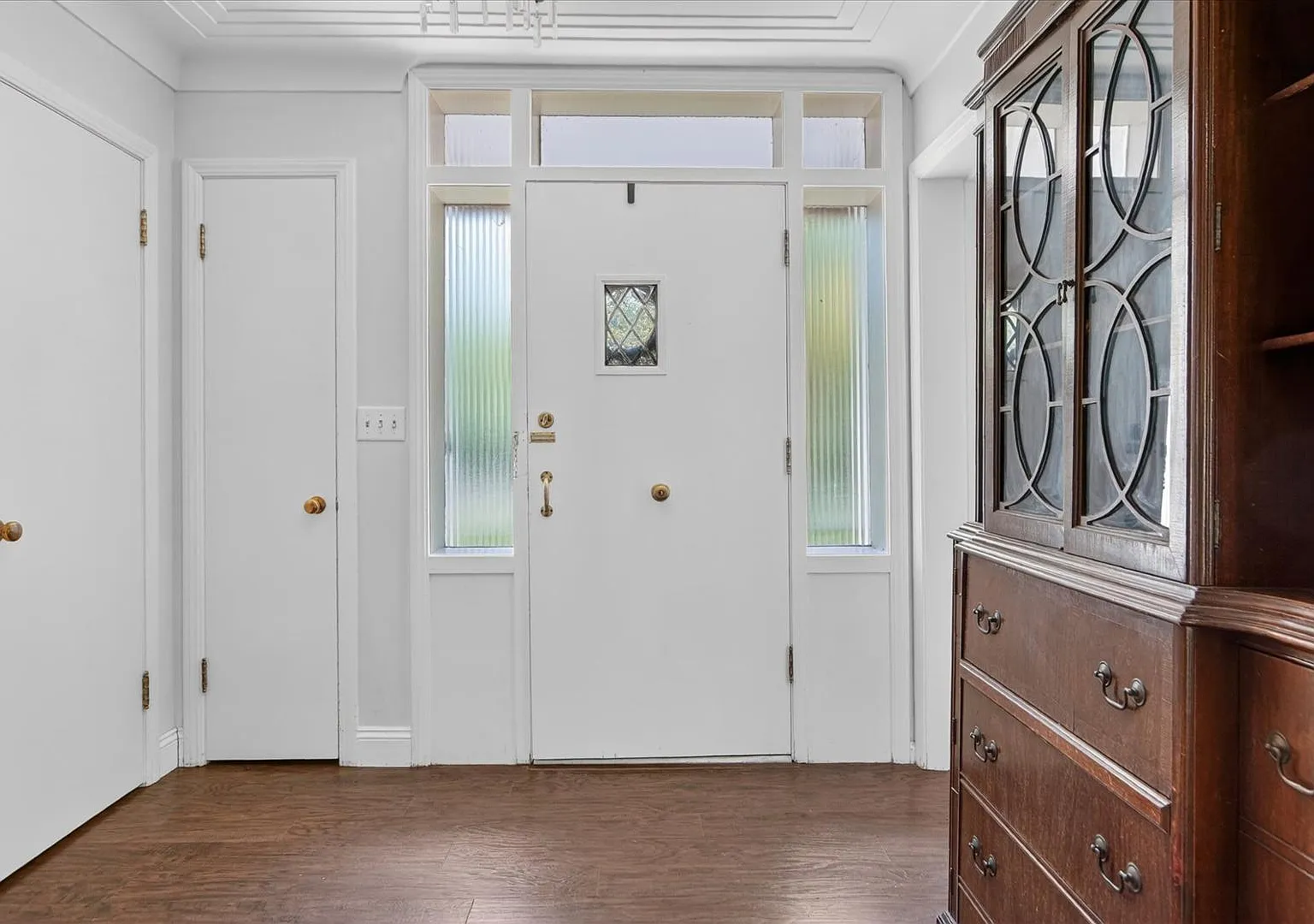 4 bed, 4.0 bath, 4000 sqft, $3,200 — Photo 4