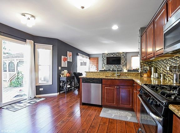 4th image of 311 Farmhill Ct