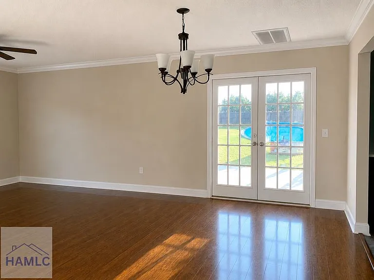 1106 Creekside Cir — Photo 5