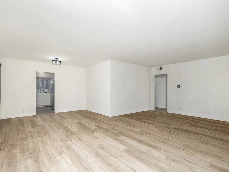 1831 Glendon Ave — Photo 12