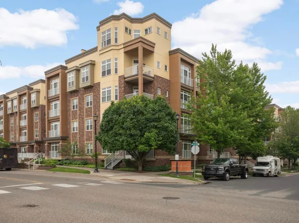 2405 39th Ave NE Unit 101, Saint Anthony, MN 55421