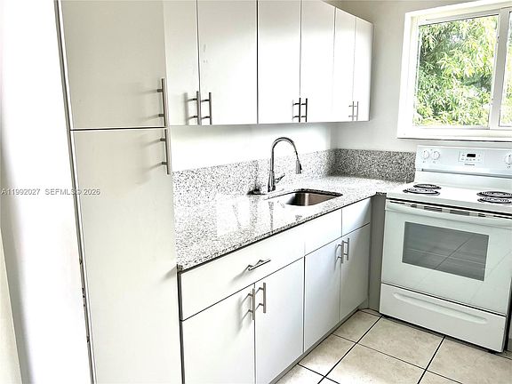 4th image of 2121 SW 4th St APT 2