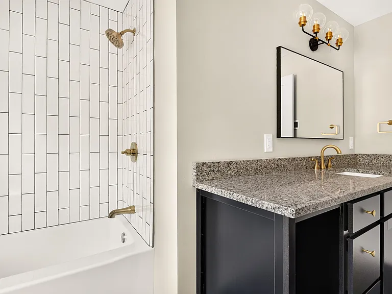 176 Hudson St #4 — Photo 16