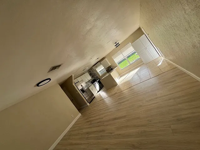 2831 NE Savannah Rd — Photo 15