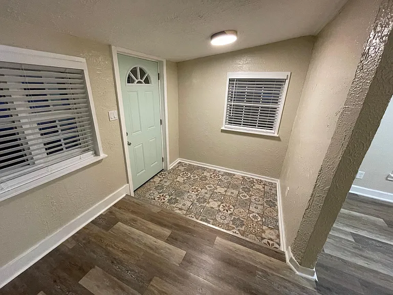 1380 Tioga Ave — Photo 3