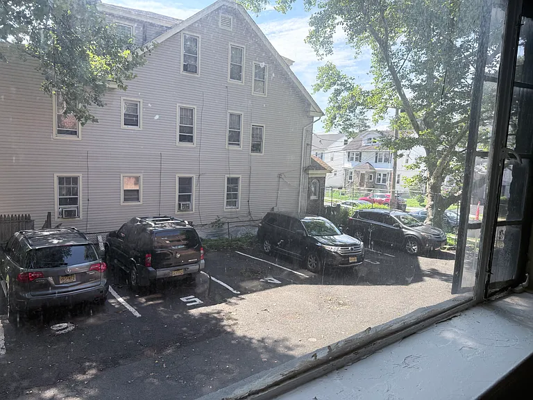 716 Sanford Ave #B — Photo 14