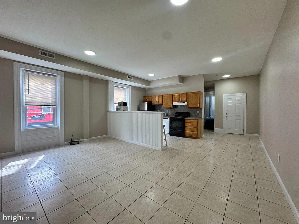 1617 W Oxford St #2