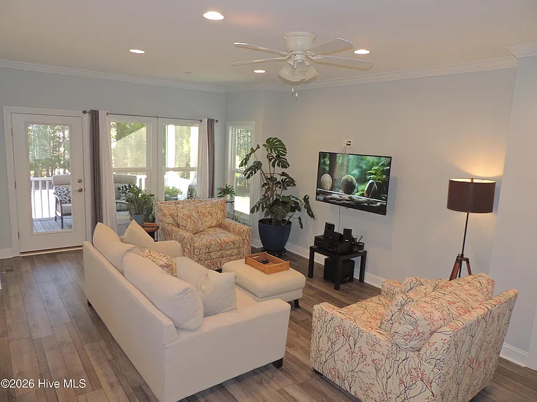 164 Bay View Dr — Photo 9