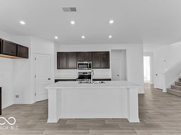 5th image of 1826 Twelve Oaks Dr