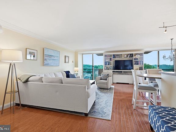 3rd image of 2401 Pennsylvania Ave APT 1015