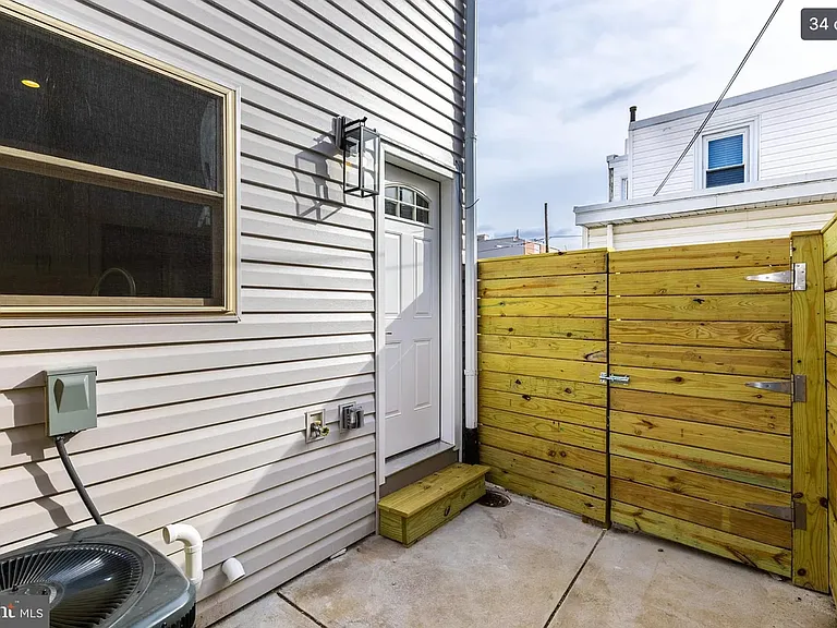 2222 E Albert St — Photo 29