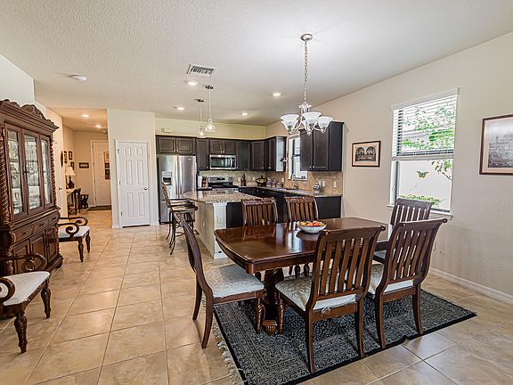 4th image of 380 SE Courances Drive