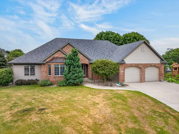 100 Stonehaven Cir, Beaver Dam, WI 53916