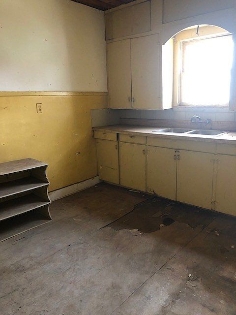 1st image of 606 N Avenue C