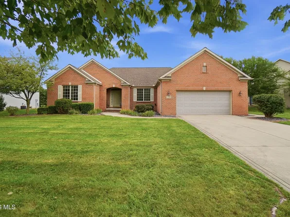 7932 Meadowview Ln, Waterville, OH 43566