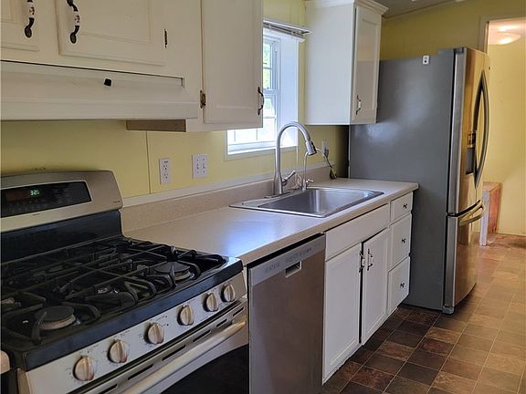 3rd image of 3269 Pine Run Rd