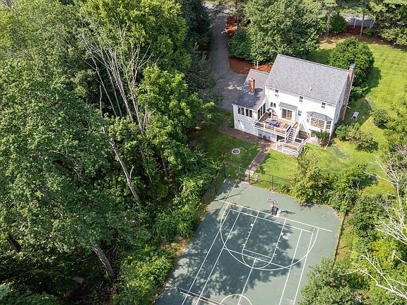 3rd image of 25 Russett Hill Rd