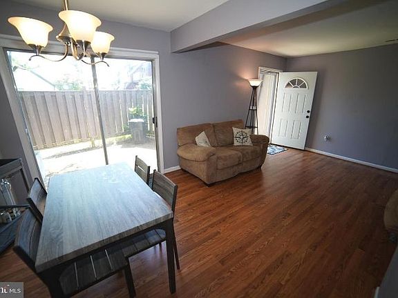 3rd image of 3800 Redondo Pl Suite C