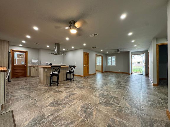 5th image of 28 Mayfield Cir
