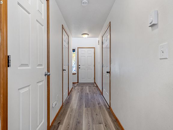 5th image of 492 S Donna Dr