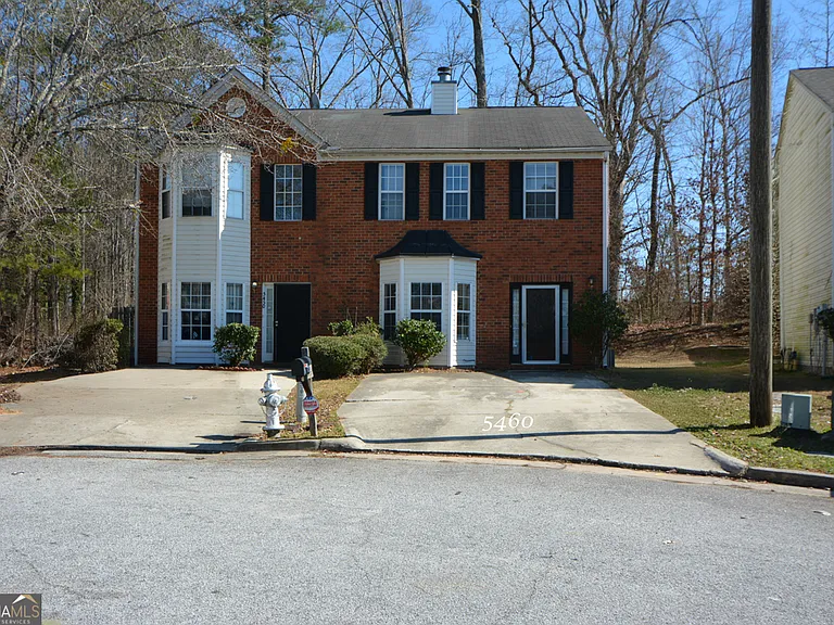 5460 Hampton Ct — Photo 2